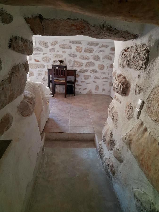 The Two Carob Trees, Traditional Stonehouse, Nikandri, Pirgos Diros Apartment Lefkias Ngoại thất bức ảnh