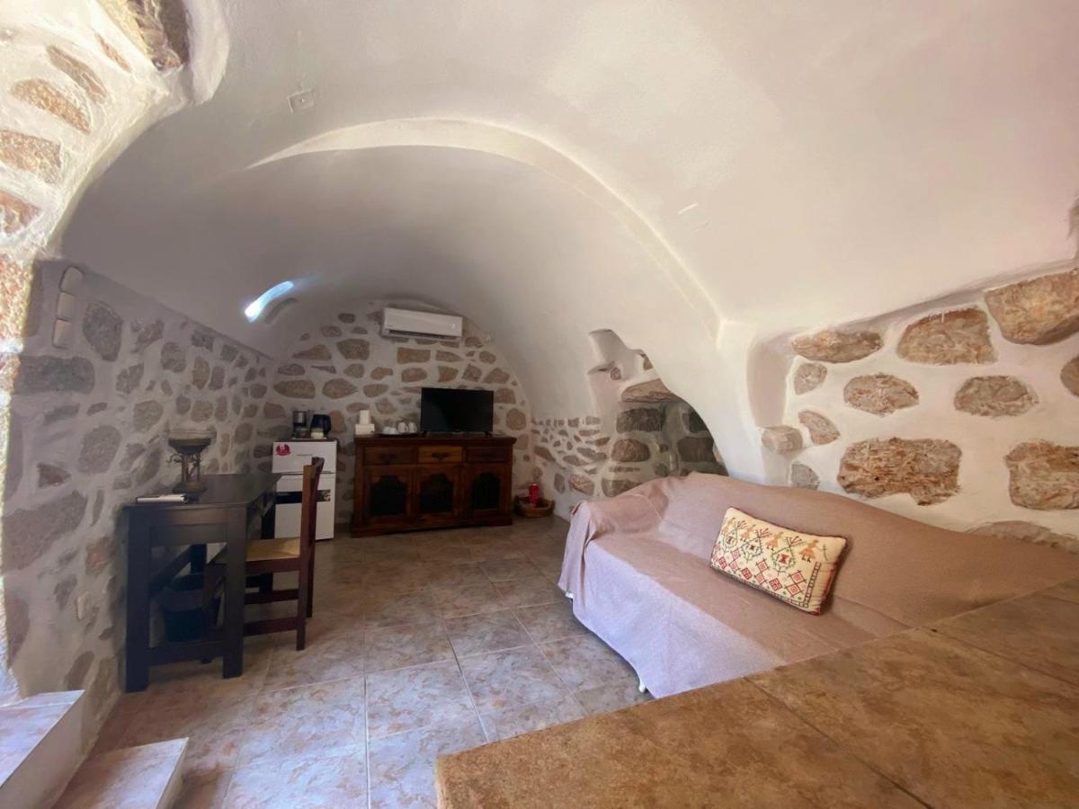 The Two Carob Trees, Traditional Stonehouse, Nikandri, Pirgos Diros Apartment Lefkias Ngoại thất bức ảnh